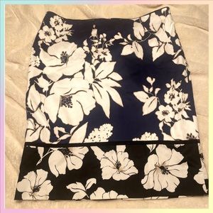 WHITE HOUSE BLACK MARKET PENCIL SKIRT